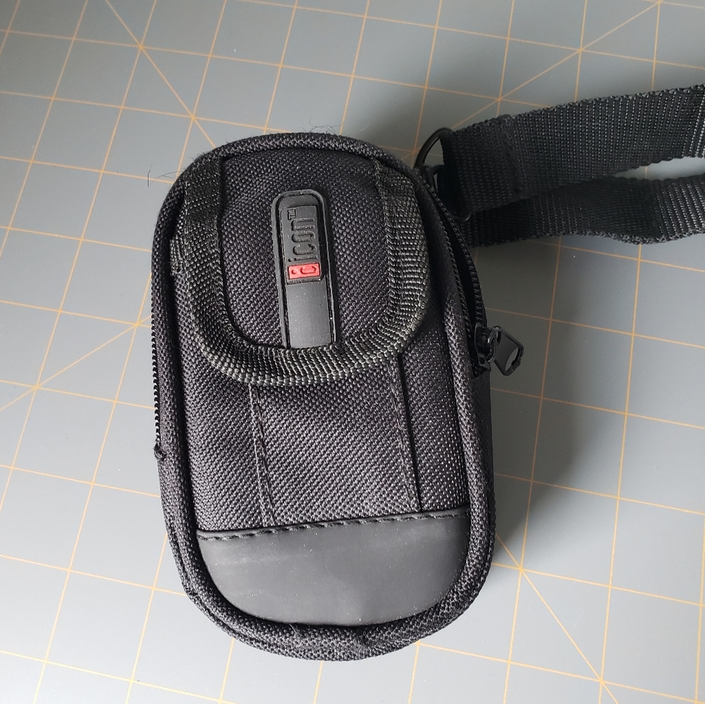 Icon Small Black Camera Case PRCS107-BLK